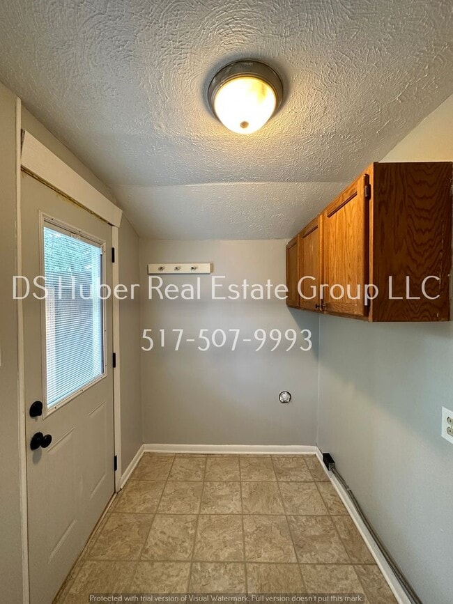 Building Photo - 1311 W Ionia St