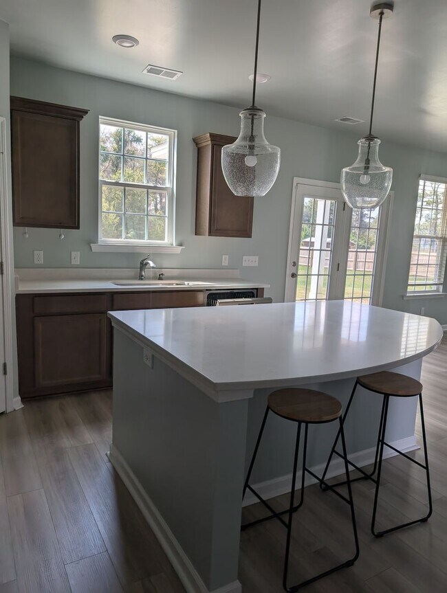 Foto del edificio - Spacious 4BR / 2.5BA home in a gated commu...