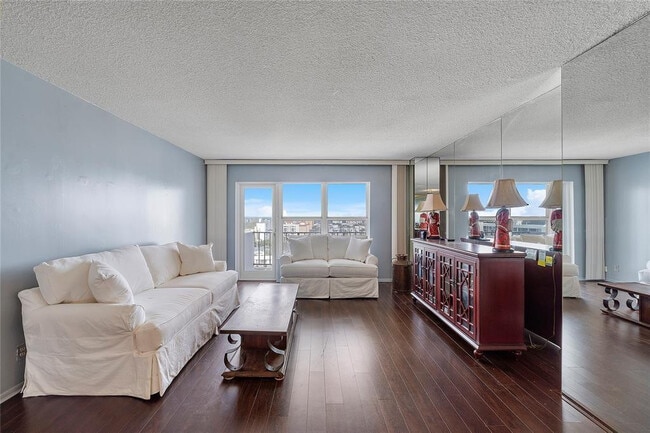 Building Photo - 405 N Ocean Blvd