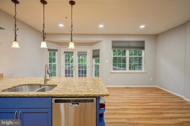 Building Photo - 5761 Goldfinch Ct