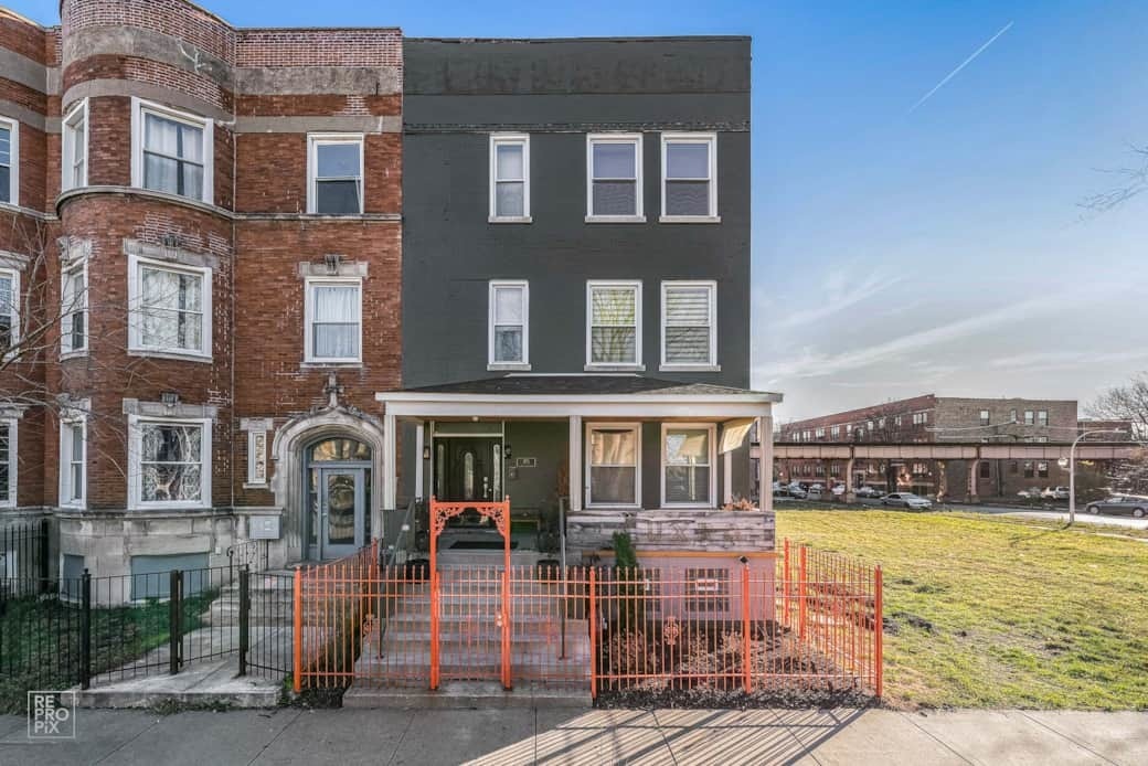 Primary Photo - 4751 S Prairie Ave