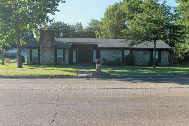 Building Photo - 201 Redwater Rd