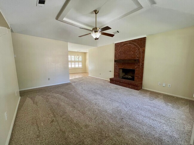 Building Photo - 3 Bedroom, 2 Bathroom Home Available for R...