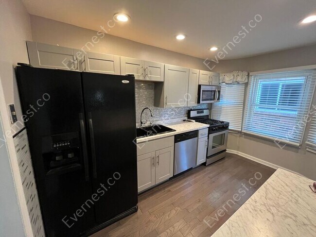 Foto del edificio - 11790 Kennebec St
