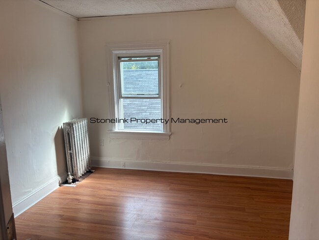 Foto del edificio - *66 Princeton Avenue