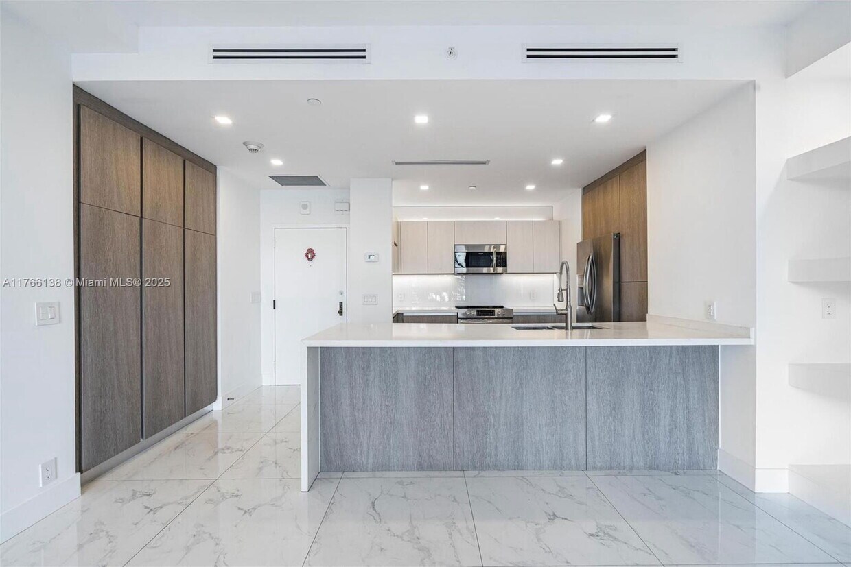 Foto principal - 151 Crandon Blvd