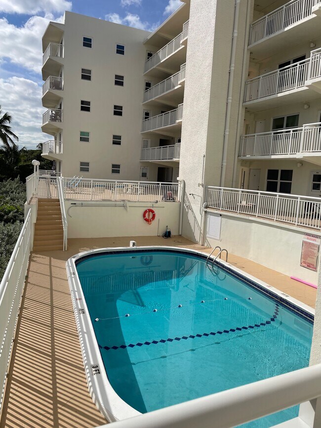 Foto del edificio - 901 S Surf Rd