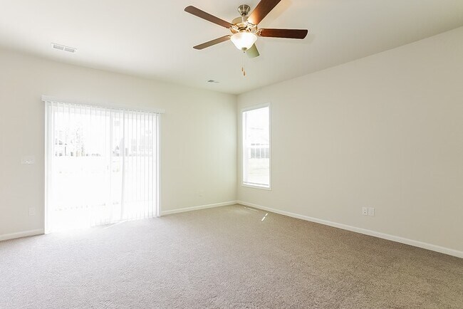 Foto del edificio - 3 Bedroom in Graniteville!