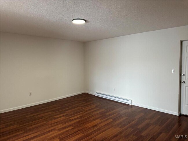 Foto del edificio - 215 E Cherry St