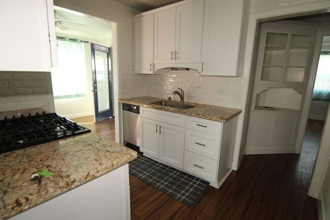 Building Photo - Custom one bedroom with large living room and much more!