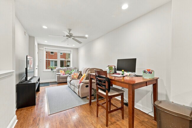 Sala de estar - 2612 Ellsworth St
