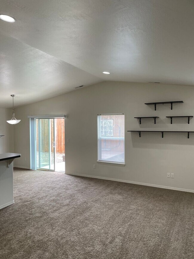 Foto del edificio - Very Nice 2 Story 3 Bedroom 2.5 Bath Home-...