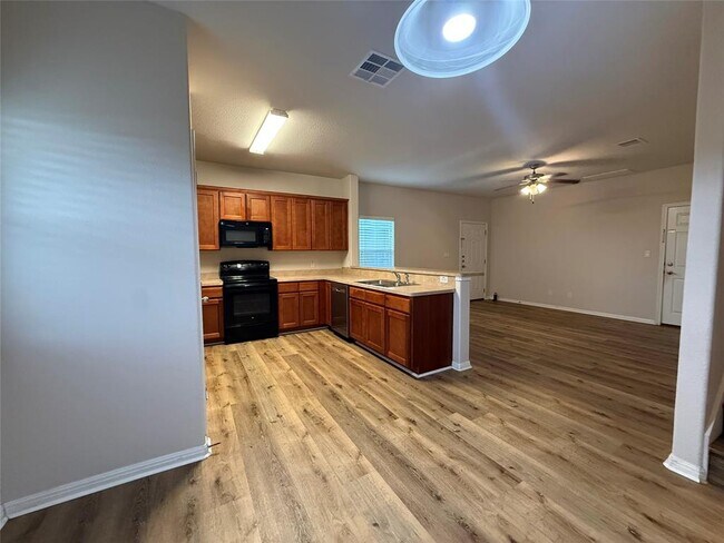 Foto del edificio - 334 TX-332 Loop