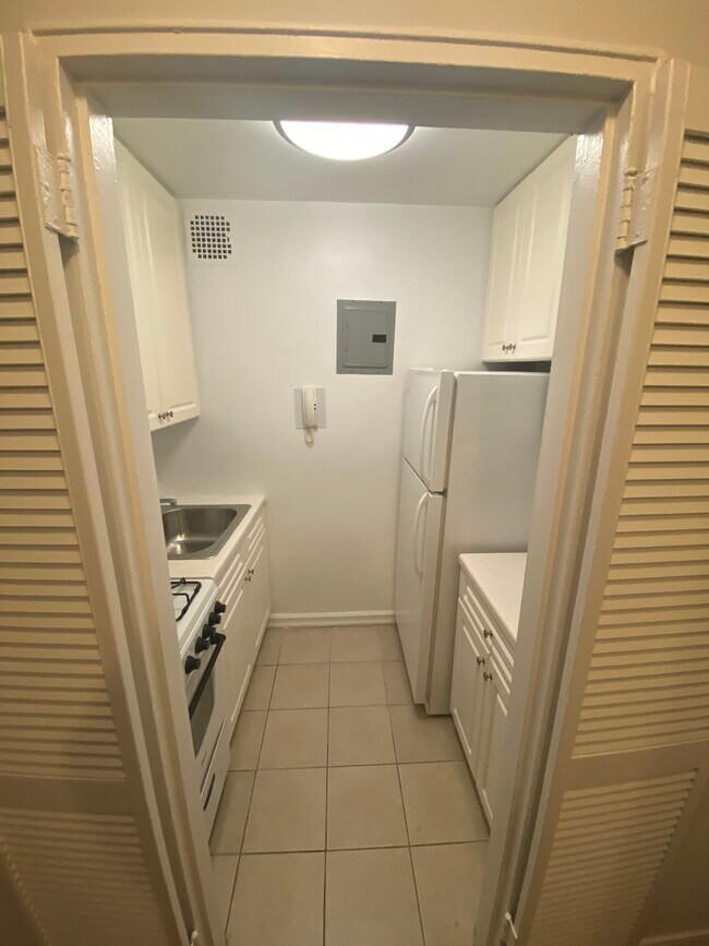 Building Photo - 135 3rd Ave