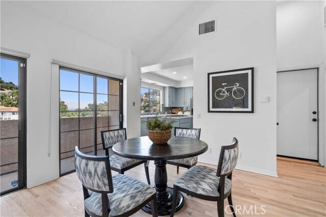 Foto del edificio - 3482 Coldwater Canyon Ave