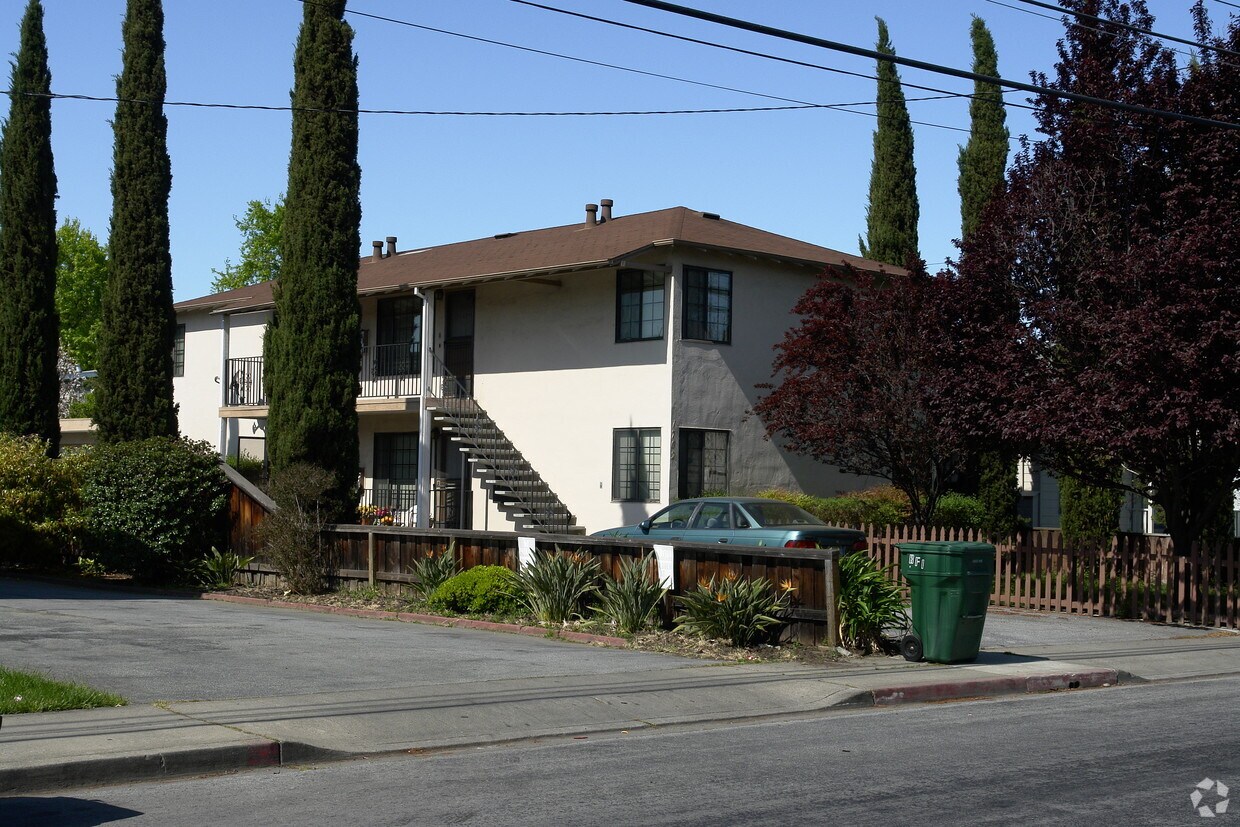 Foto del edificio - 1702-1710 Kentfield Ave