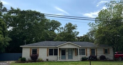 Building Photo - 701 E Jones Ave