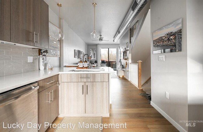 Foto del edificio - 2 br, 2.5 bath House - 3571 N. Adams St