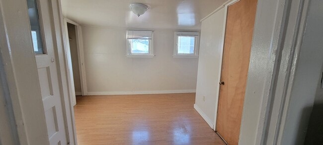 Building Photo - Sweet Cottage