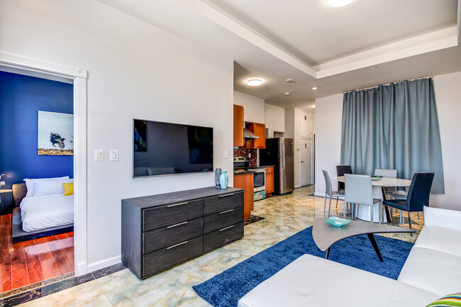 Tv, bedroom, living room, kitchen and dining area - Liberty Nexus