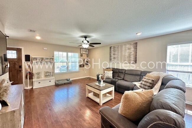 Building Photo - 454 Eisenhower Dr
