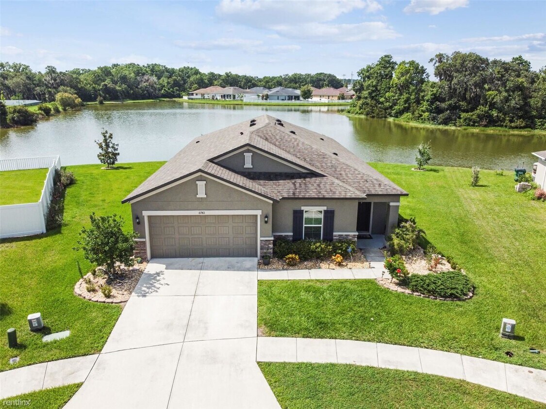 6742 Castle Green Pl, Zephyrhills, FL 33541 House Rental in