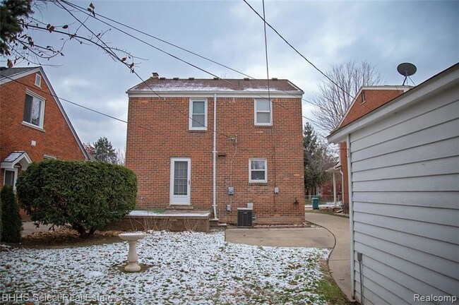 Building Photo - 22544 Heinze St