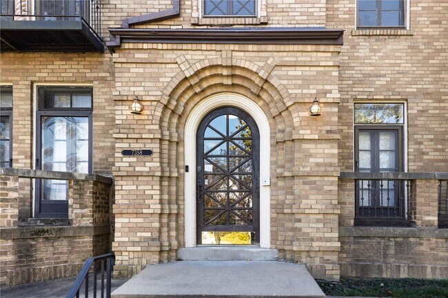 Foto del edificio - 7358 Pershing Ave