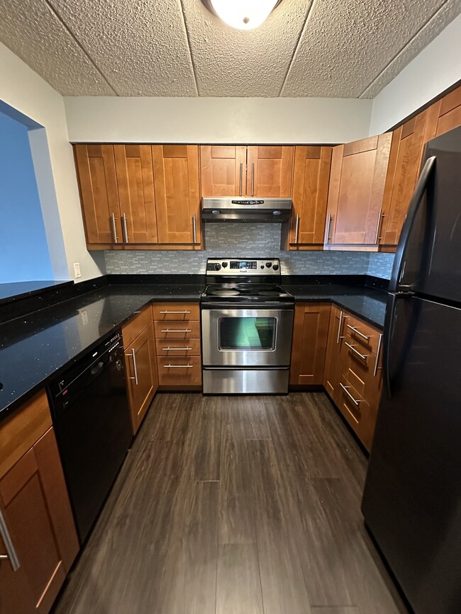 Kitchen - 3320 Louisiana Ave S