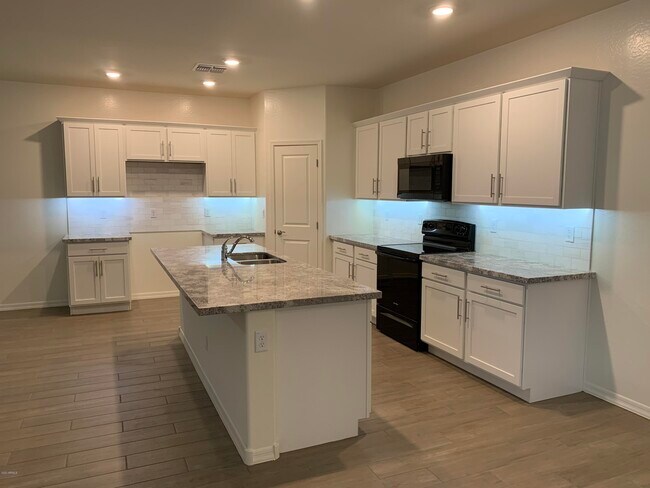 Foto del edificio - 8813 W Jefferson St