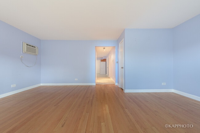 Building Photo - 5942 W Addison St