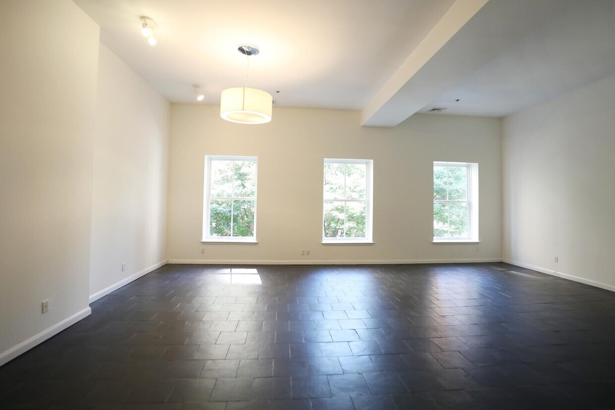 126 Broadway E Unit 3, Granville, OH 43023 Condo for Rent in