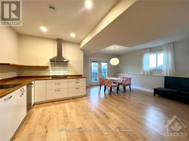 Building Photo - 744 Meadowridge Cir