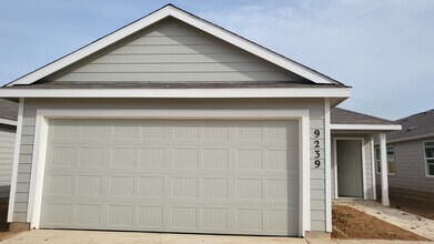 Building Photo - 9239 Navarro Vis