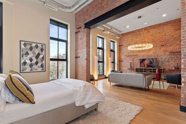 Foto del edificio - 610 Clinton St