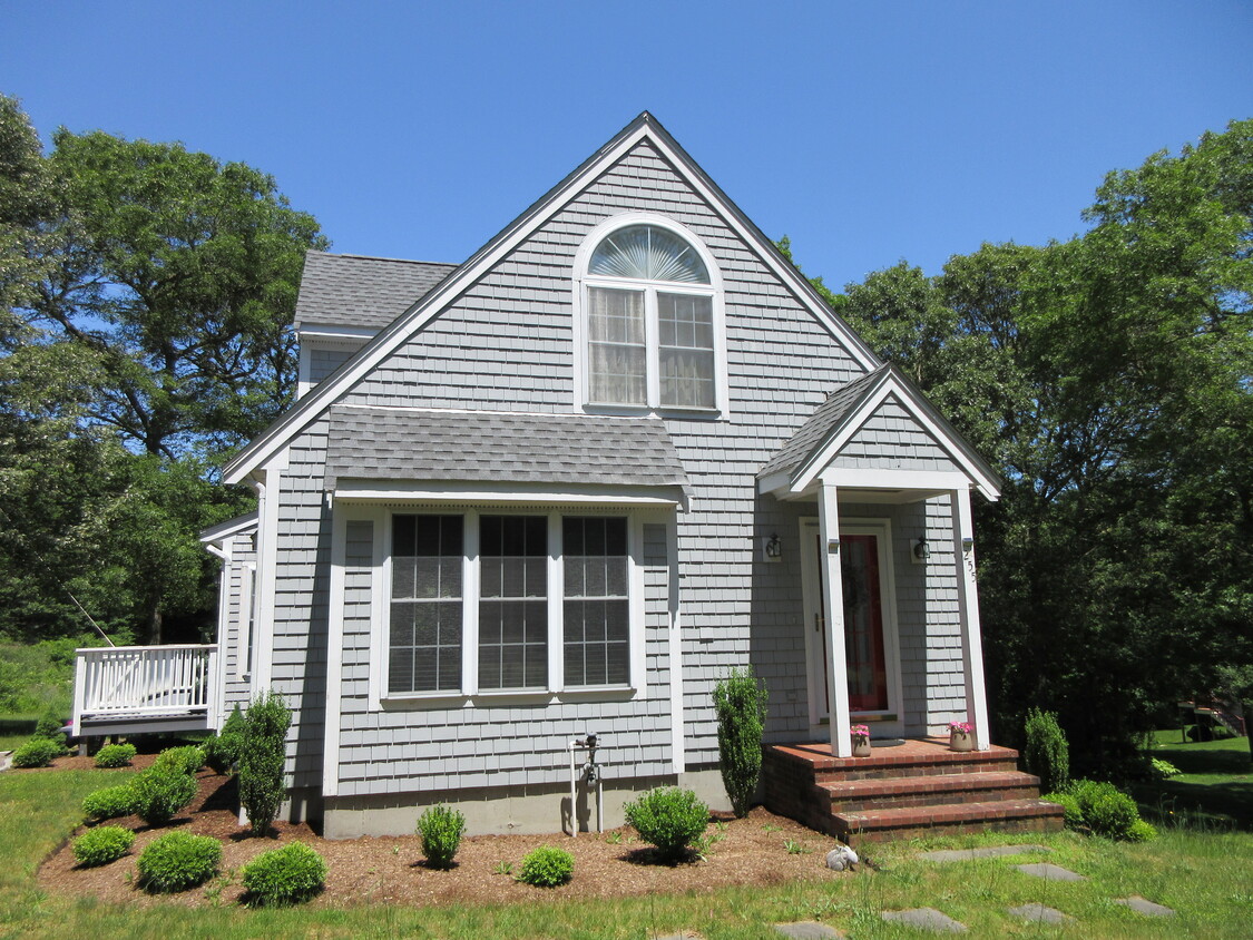 3 Bedroom Cape Retreat near Lake Waquequet - 255 Shootflying Hill Rd