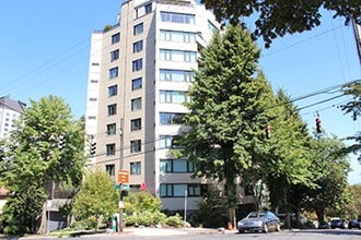 Building Photo - 2245 SW Park Pl