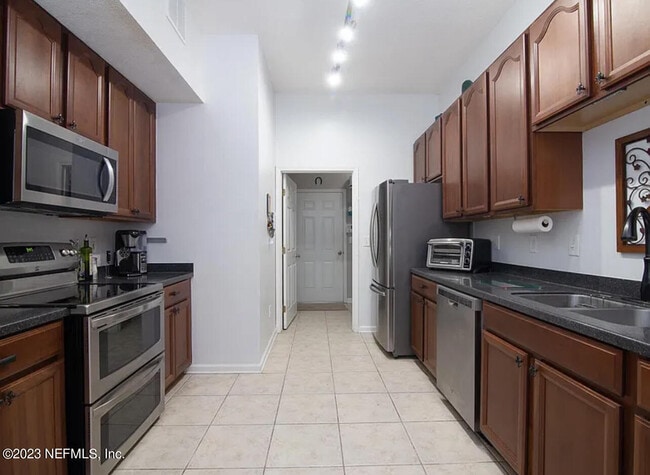 Building Photo - 7032 Deer Lodge Cir