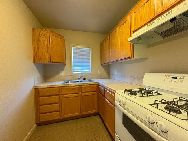 Building Photo - Cute Studio in Downtown Lodi