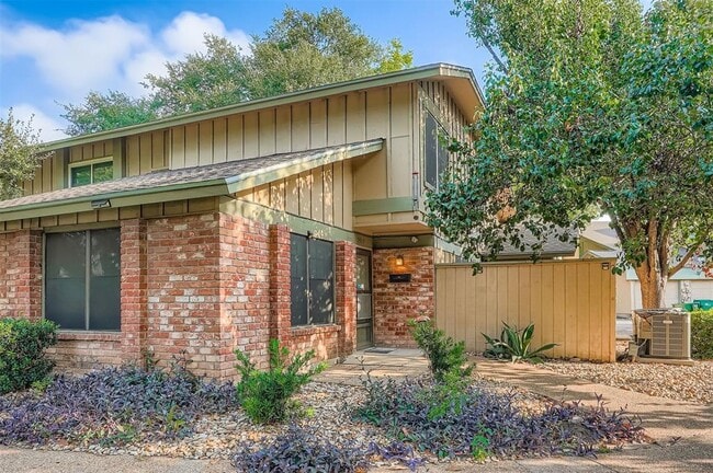 Foto del edificio - 9507 Quail Village Ln
