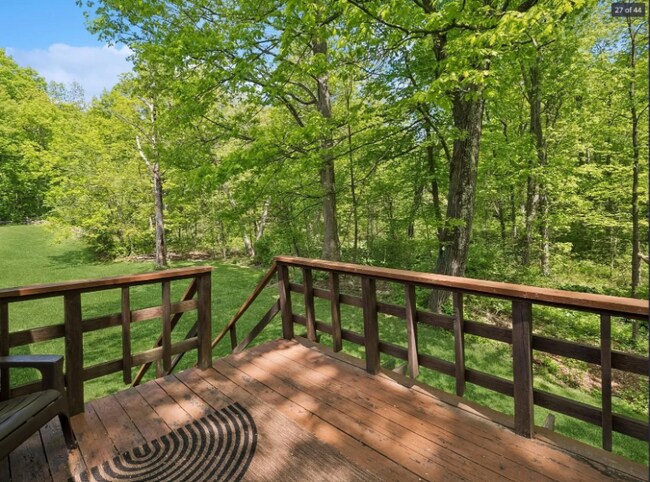 Foto del edificio - 26 Woodland Cir