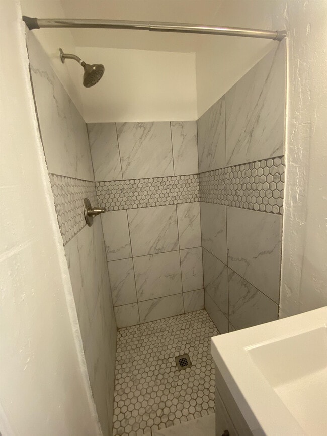 Building Photo - 433 N 14th St