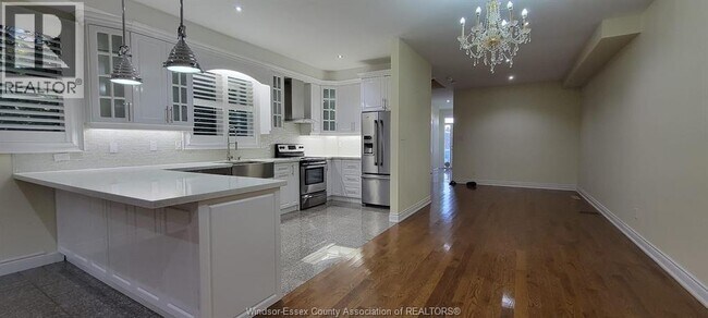 Photo du bâtiment - 1721 Ellesmere Rd