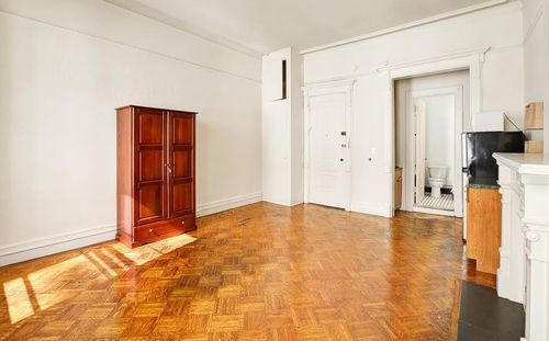 Building Photo - 123 W 73rd St