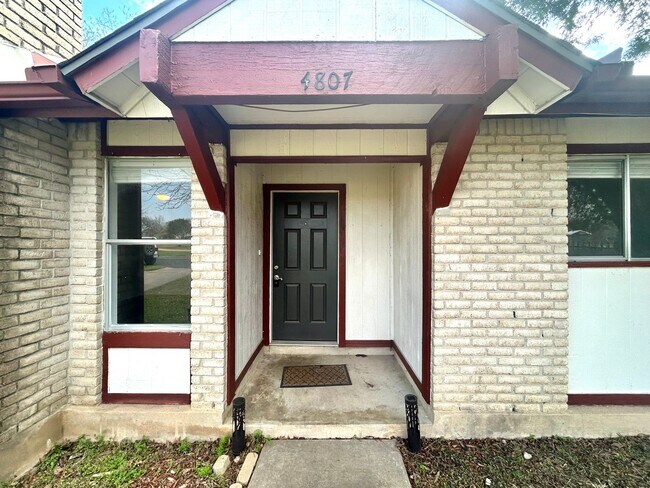 Foto del edificio - 4807 Copperbend Blvd