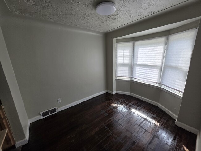 Building Photo - 2302 Tyler St