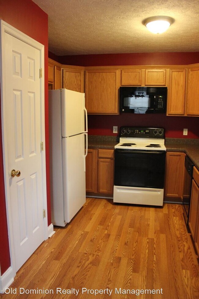 Foto del edificio - 2 br, 2.5 bath House - 107E 13th Street