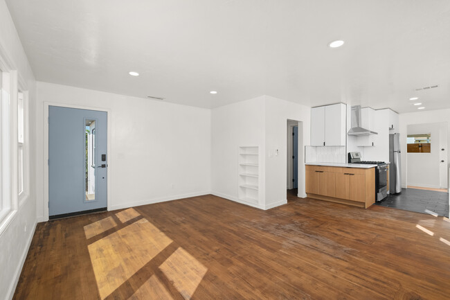 Building Photo - 2203 Reo Dr