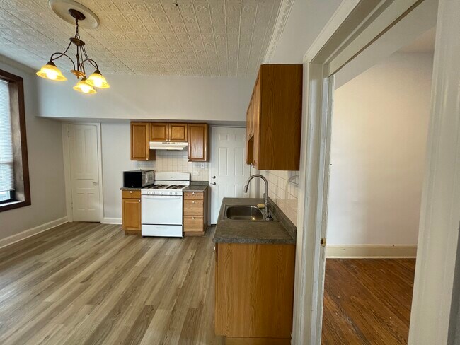 Building Photo - 2347 W 24th Pl