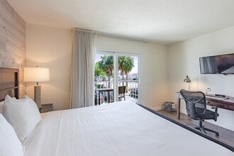 19 Sombrero Blvd
